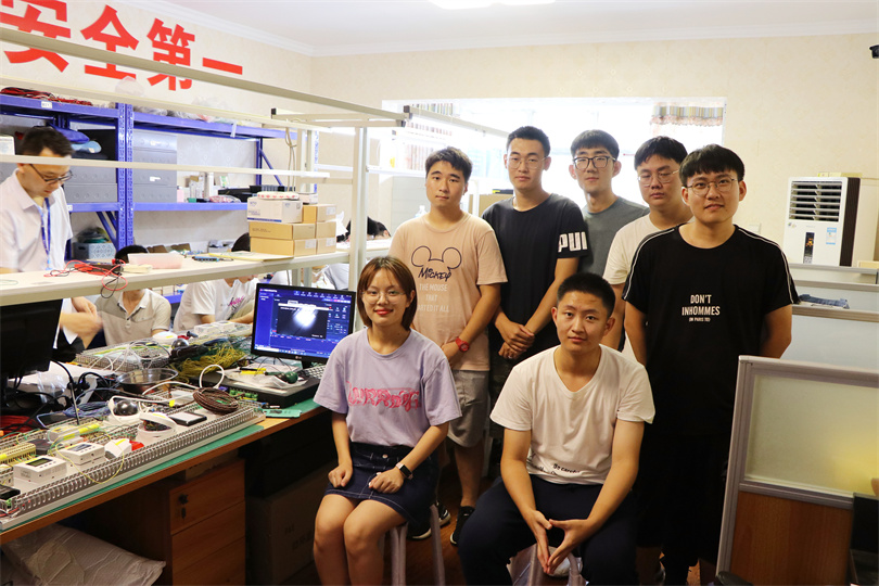 合影10_副本.jpg 合影10_副本.jpg