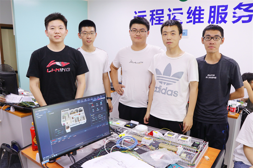 合影5_副本.jpg 合影5_副本.jpg